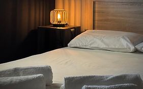 Joannas Airport Luxury Rooms